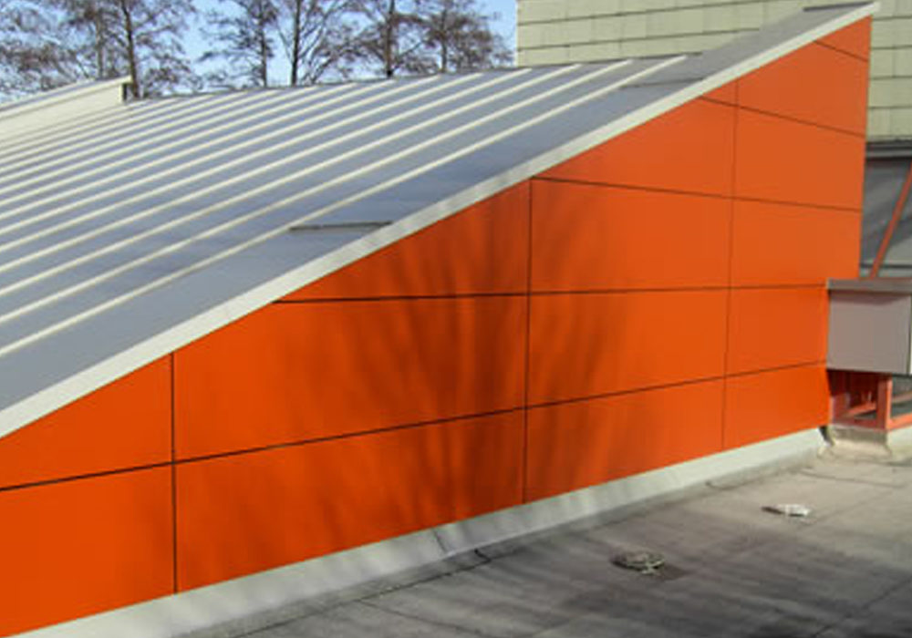 Metalldach in orange und grau